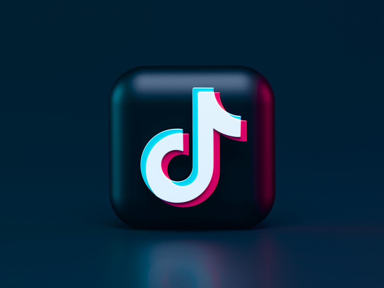 Minh họa luồng dữ liệu khách hàng từ TikTok về website doanh nghiệp
