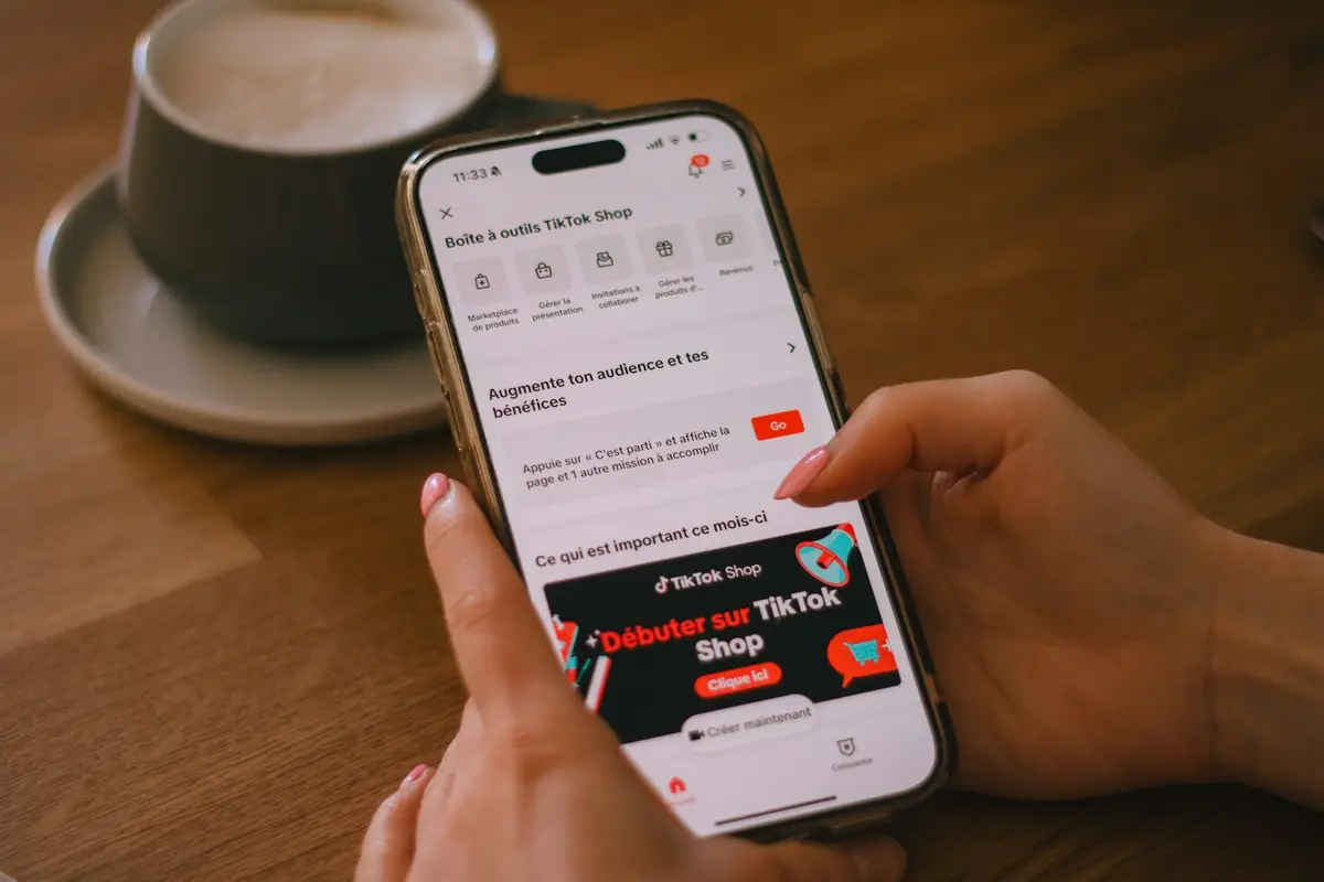 Tại sao website là 'trung tâm dữ liệu' bắt buộc khi bán hàng trên TikTok Shop?